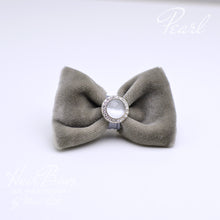 Load image into Gallery viewer, pearl dog hair bow